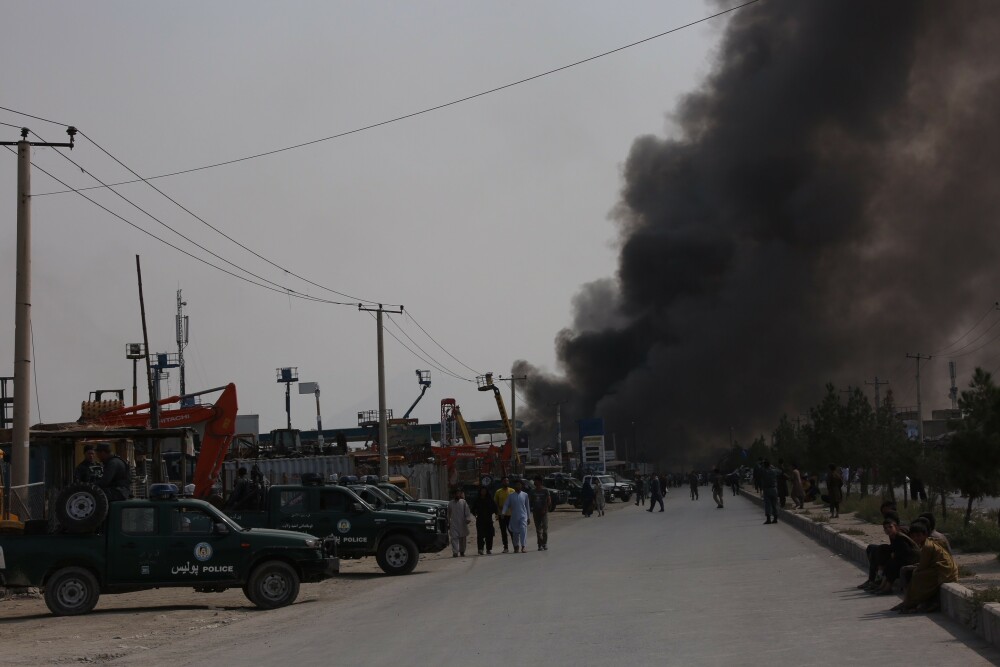 Imagini de la atentatul din Kabul, în care un oficial român a murit și altul a fost rănit - Imaginea 1
