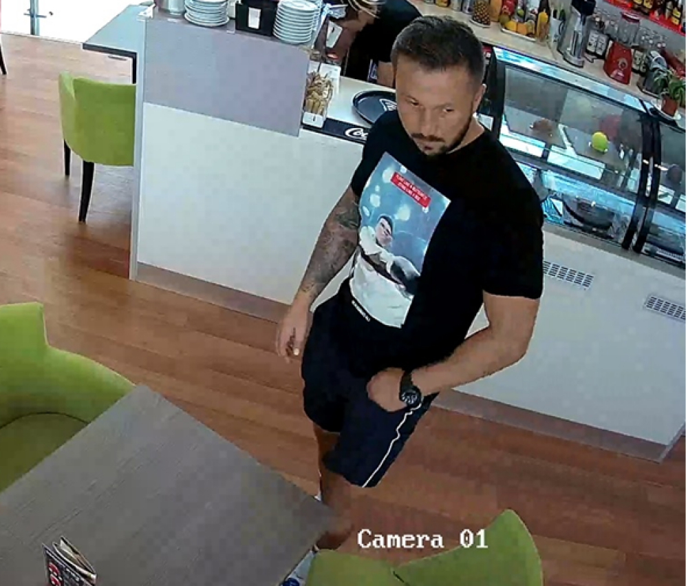 Bărbatul care a agresat o angajată a unei cafenele s-a predat la poliție - Imaginea 3