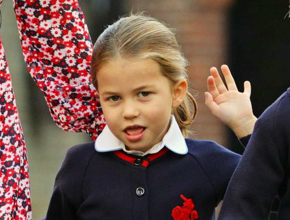 Prinţesa Charlotte, prima zi de şcoală. Cum şi-a făcut micuţa apariţia în fața fotografilor - Imaginea 1