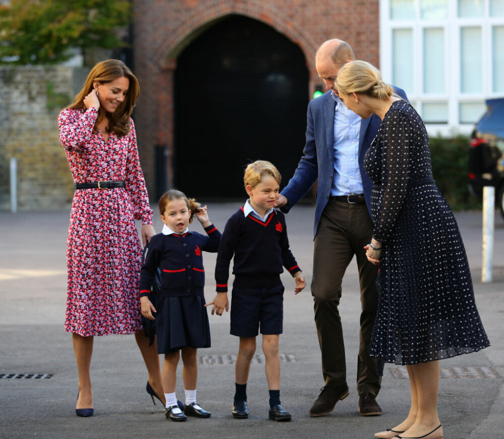 Prinţesa Charlotte, prima zi de şcoală. Cum şi-a făcut micuţa apariţia în fața fotografilor - Imaginea 3