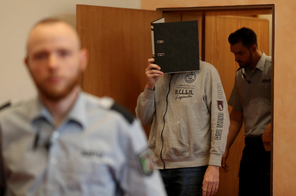 Verdict în cazul celor doi germani care au abuzat zeci de copii de peste 450 de ori - Imaginea 2
