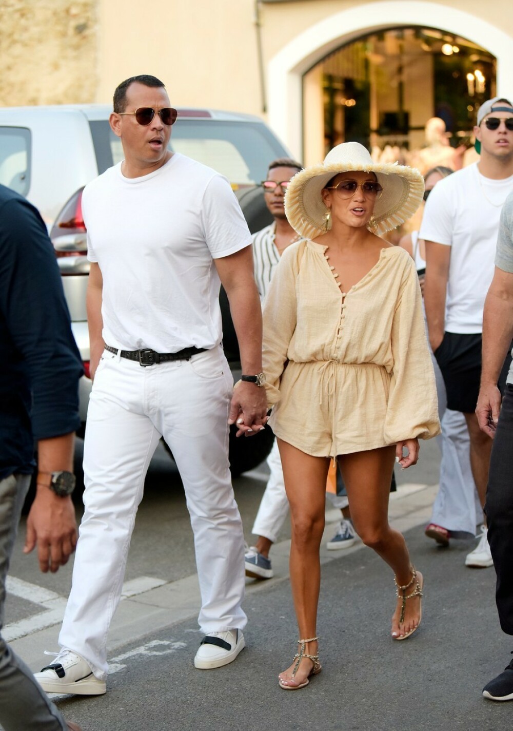 Jennifer Lopez, din nou în centrul atenției în St.Tropez. Nu a lăsat loc imaginației. FOTO - Imaginea 4