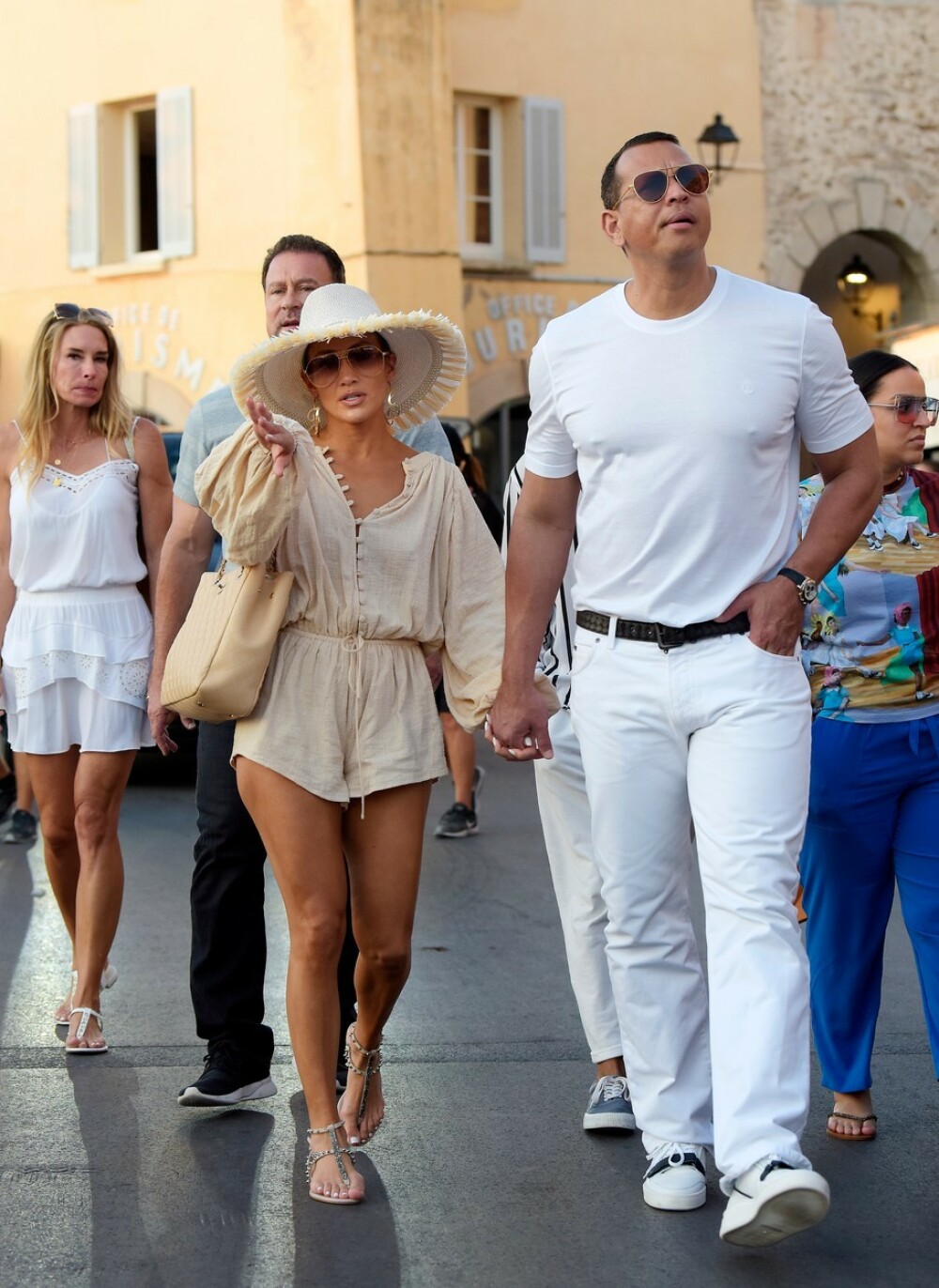 Jennifer Lopez, din nou în centrul atenției în St.Tropez. Nu a lăsat loc imaginației. FOTO - Imaginea 3