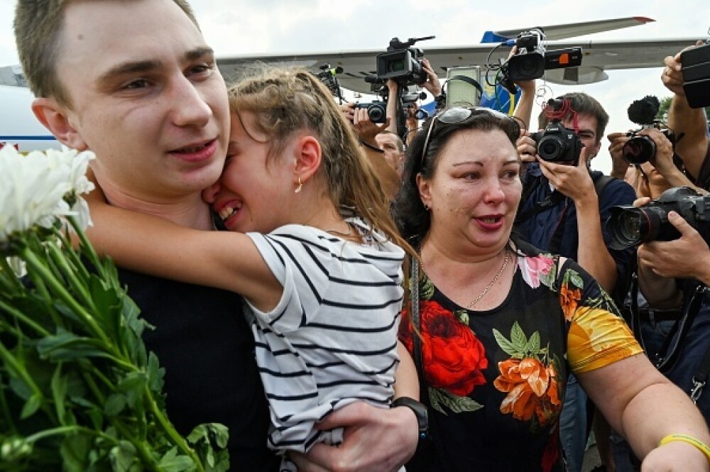Schimbul istoric a 70 de prizonieri între Rusia şi Ucraina. Reacția lui Trump și a lui Merkel - Imaginea 6