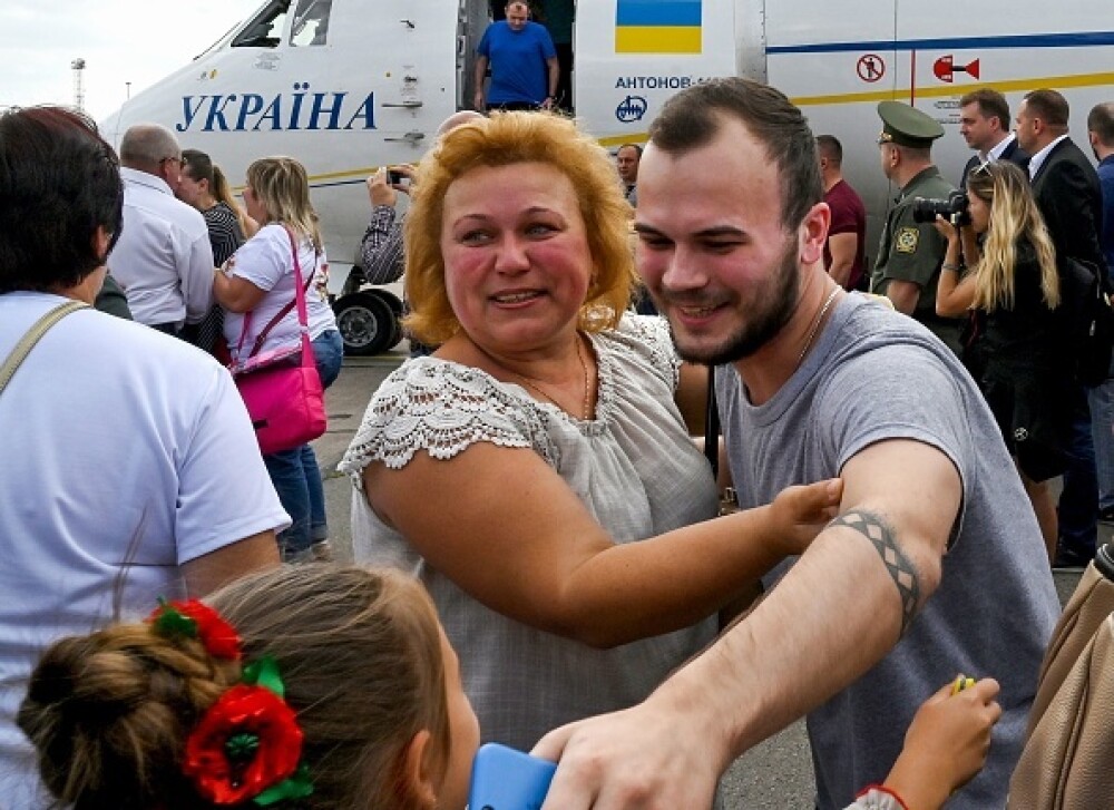 Schimbul istoric a 70 de prizonieri între Rusia şi Ucraina. Reacția lui Trump și a lui Merkel - Imaginea 18