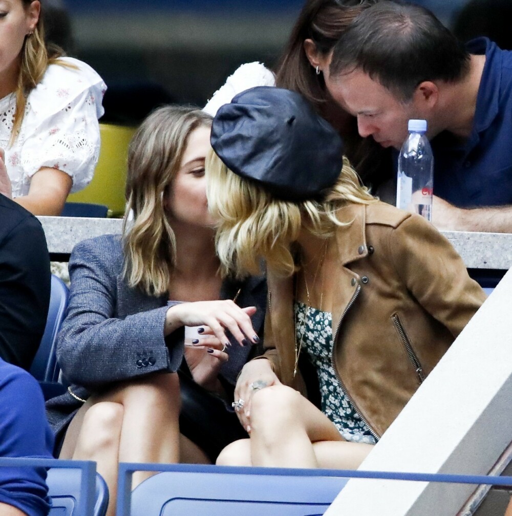 Modelul surprins sărutându-și cu pasiune iubita în tribune la US Open. GALERIE FOTO - Imaginea 7