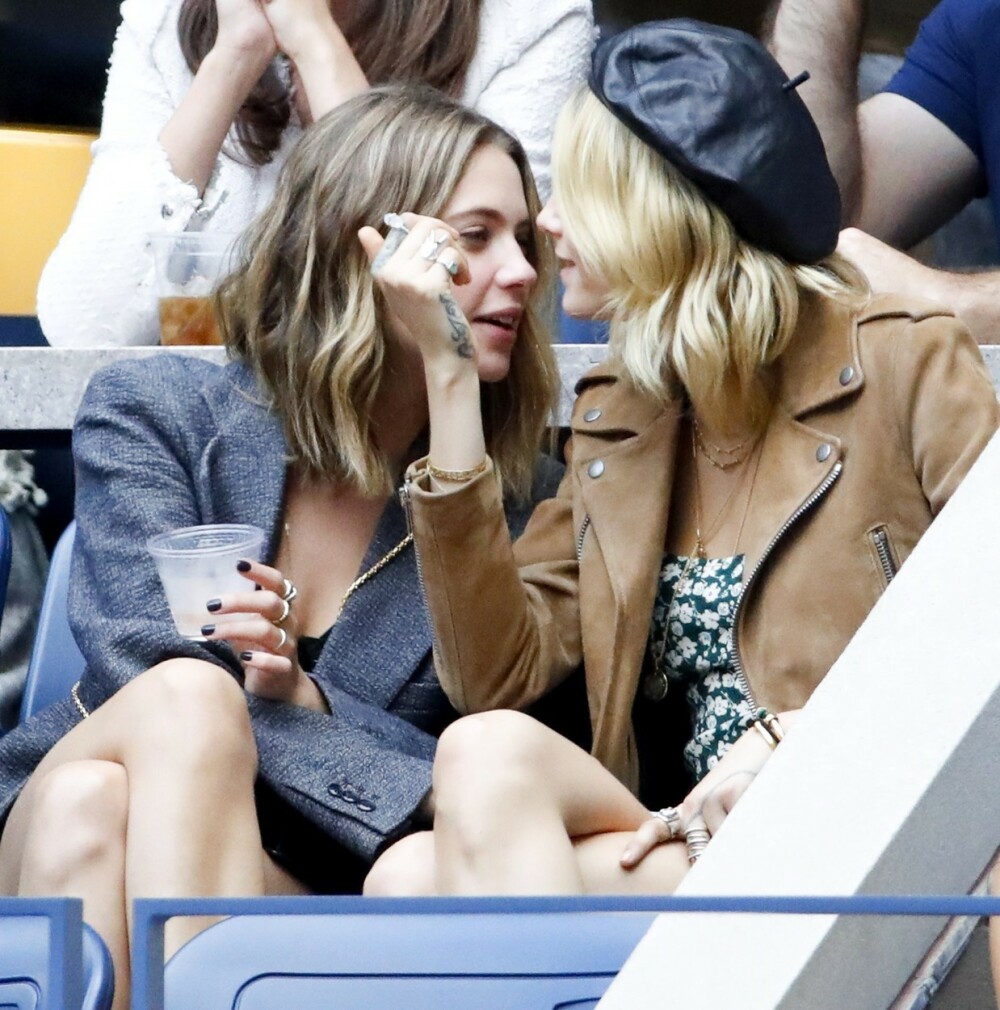 Modelul surprins sărutându-și cu pasiune iubita în tribune la US Open. GALERIE FOTO - Imaginea 6