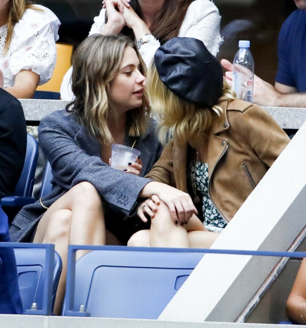 Modelul surprins sărutându-și cu pasiune iubita în tribune la US Open. GALERIE FOTO - Imaginea 1