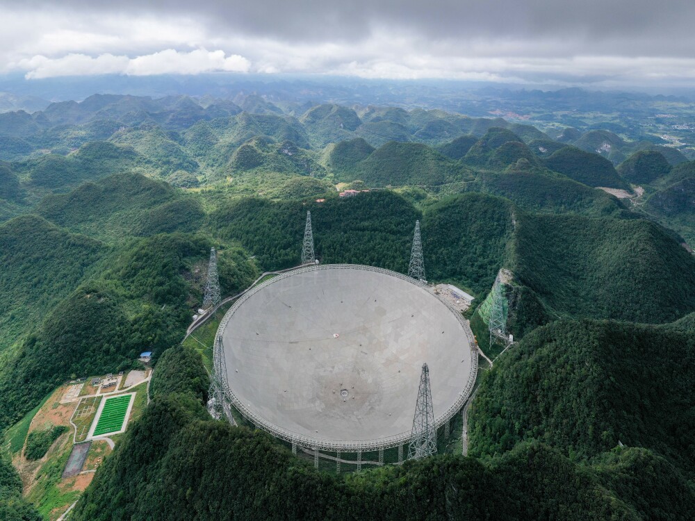 Unde radio misterioase din spațiu, captate cu cel mai puternic telescop din lume. De unde provin - Imaginea 2