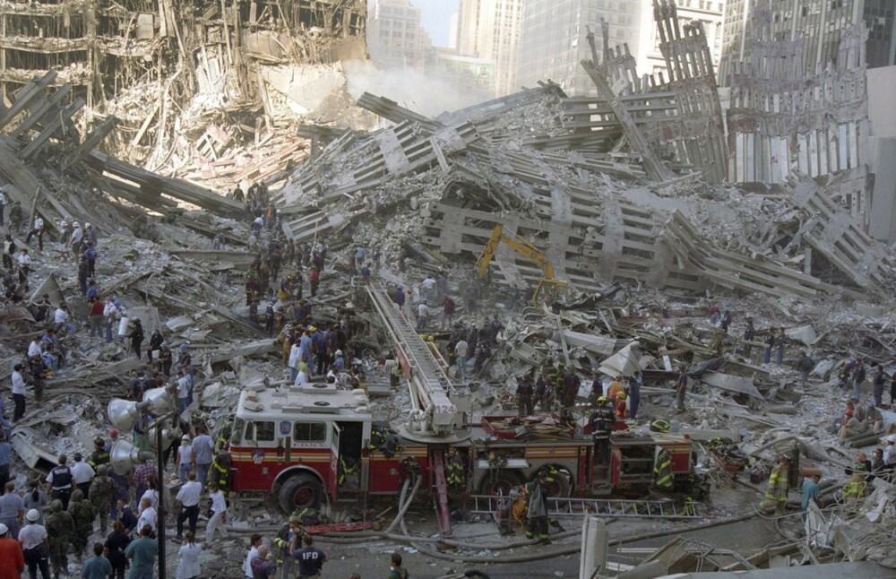 Fotografii nemaivăzute cu dezastrul provocat de atacul terorist din 11 septembrie - Imaginea 5