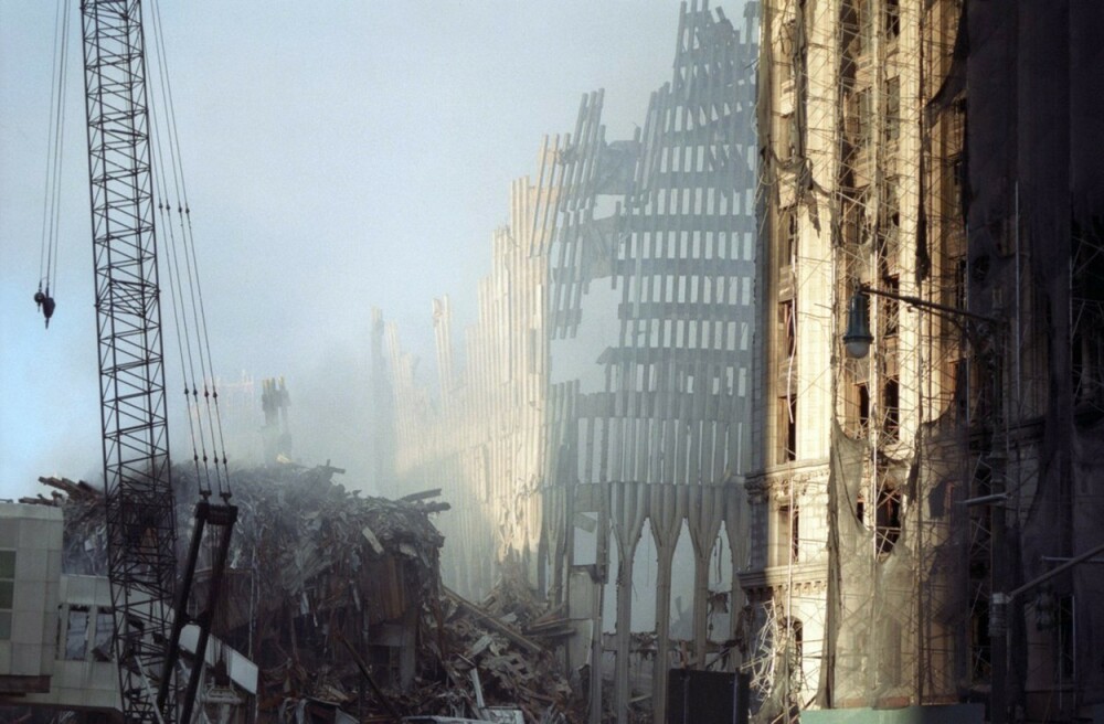 Fotografii nemaivăzute cu dezastrul provocat de atacul terorist din 11 septembrie - Imaginea 7