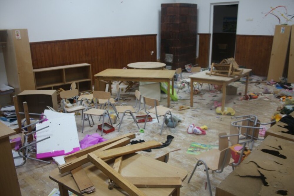 Trei băieți de 8, 9 și 10 ani au distrus o școală din Clejani. Explicația celor 3 - Imaginea 1