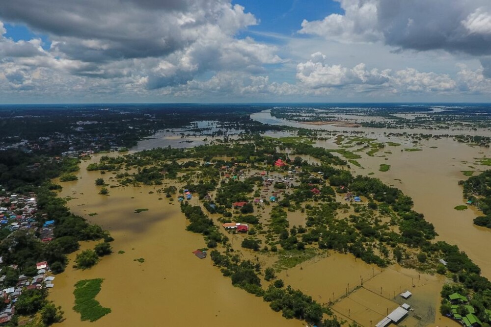 Thailanda, afectată de inundații. Sunt 32 de morți. Zeci de mii de oameni, evacuați - Imaginea 1