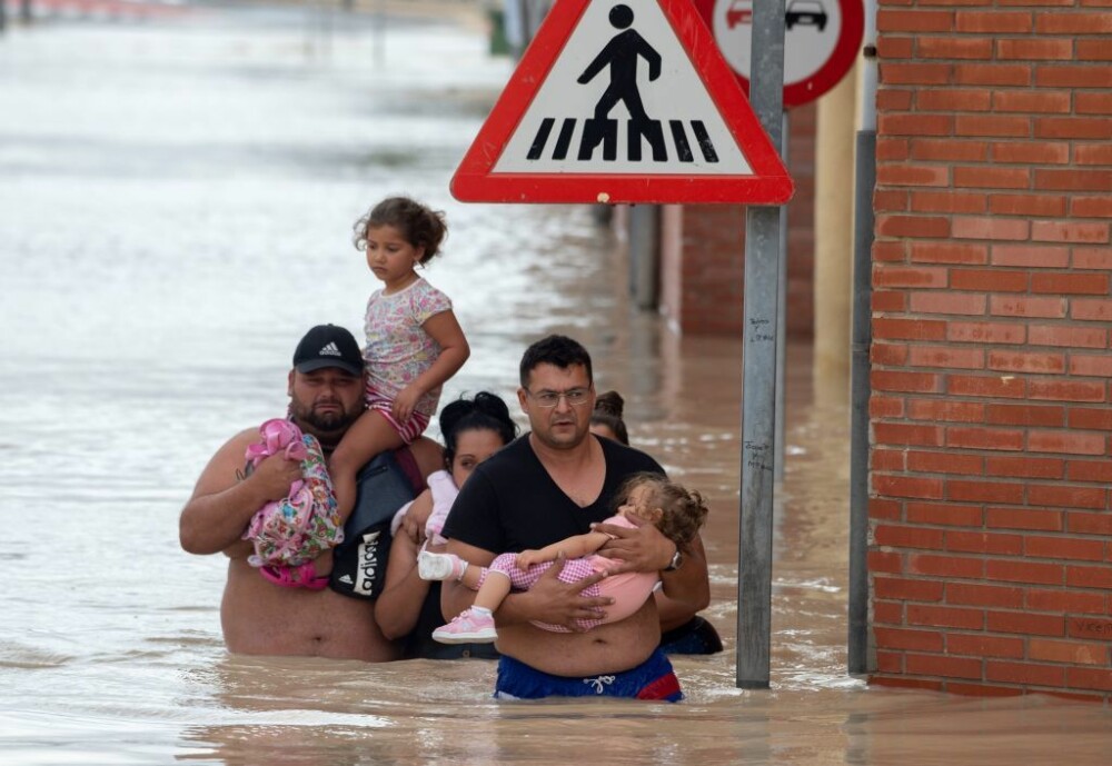 Furtuni și grindină cât pumnul în Spania. Țara, devastată de inundații - Imaginea 11