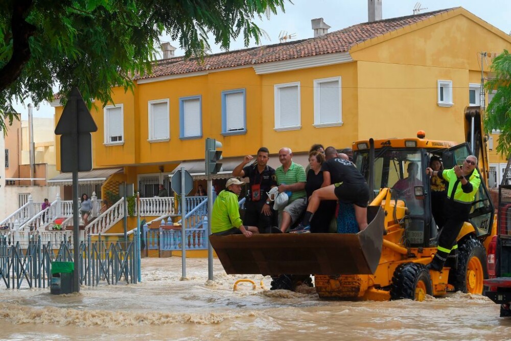 Furtuni și grindină cât pumnul în Spania. Țara, devastată de inundații - Imaginea 9