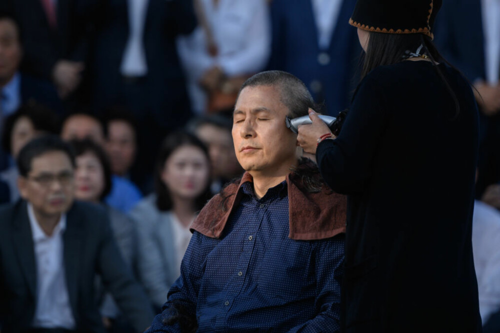 Motivul pentru care politicienii sud coreeni din opoziție se rad în cap. Mesajul transmis - Imaginea 3