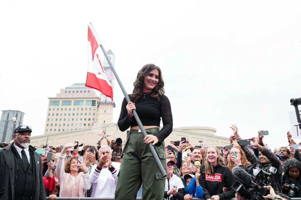 Justin Trudeau, criticat pentru că a îmbrățișat-o pe Bianca Andreescu. GALERIE FOTO - Imaginea 4