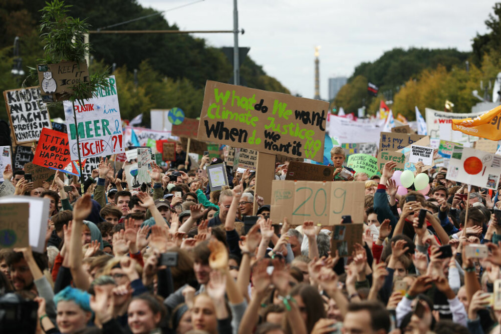Proteste la nivel mondial. Sute de mii de oameni au cerut măsuri împotriva încălzirii globale - Imaginea 6