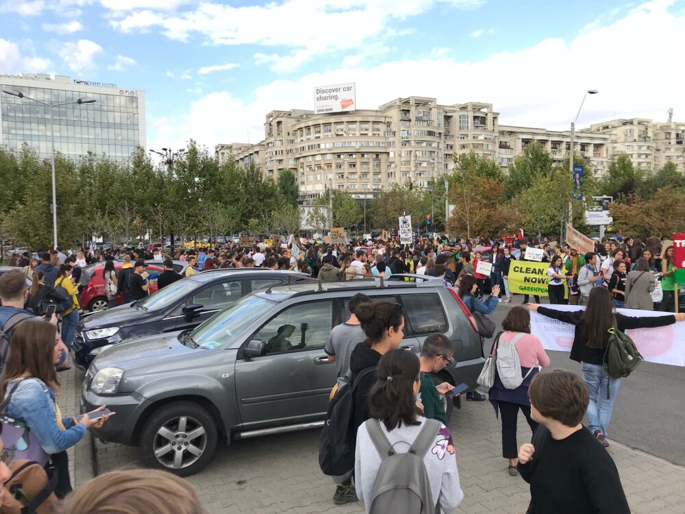 Românii au ieşit în stradă pentru greva globală împotriva schimbărilor climatice - Imaginea 1