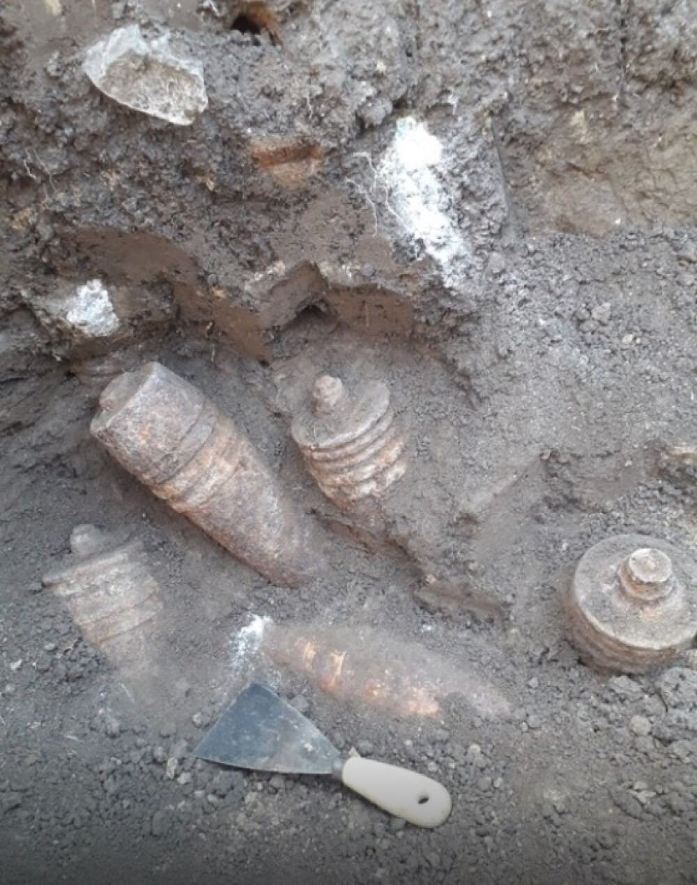 Zeci de proiectile, gloanţe şi cartuşe, descoperite în cimitirul din Bârlad. De unde provin - Imaginea 3