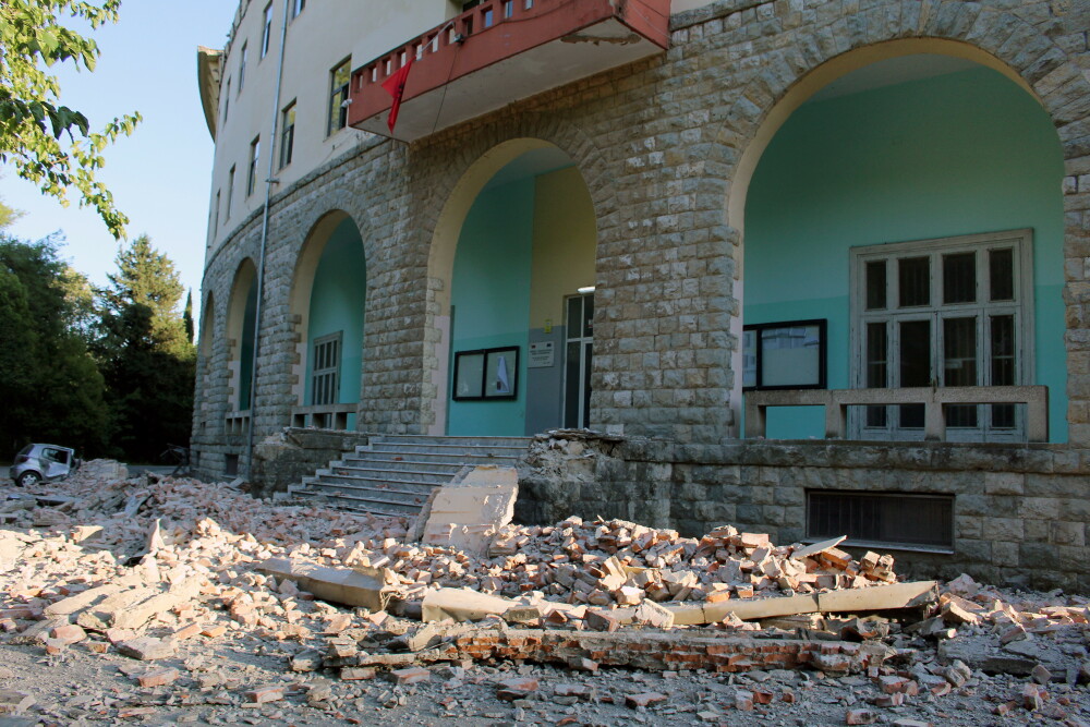 Cel mai puternic cutremur din Albania din ultimii 30 de ani. Zeci de oameni sunt răniți - Imaginea 9