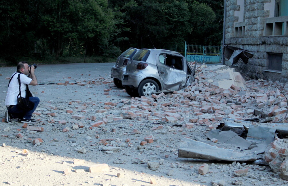 Cel mai puternic cutremur din Albania din ultimii 30 de ani. Zeci de oameni sunt răniți - Imaginea 1