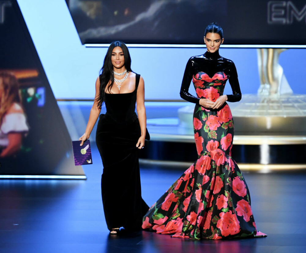 Surorile Kardashian, umilite la premiile Emmy. Momentul care a stârnit hohote de râs - Imaginea 10