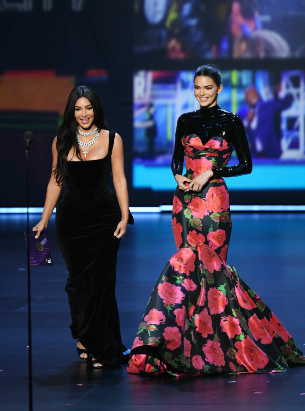 Surorile Kardashian, umilite la premiile Emmy. Momentul care a stârnit hohote de râs - Imaginea 7