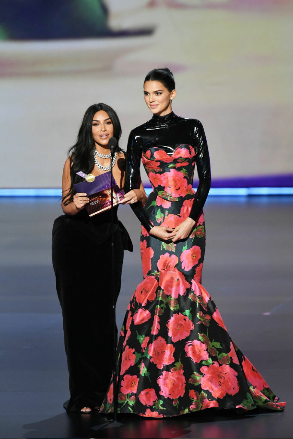 Surorile Kardashian, umilite la premiile Emmy. Momentul care a stârnit hohote de râs - Imaginea 1