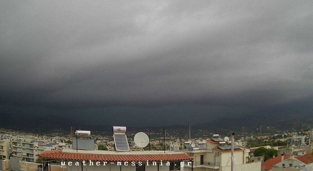 Furtuni violente, tornade și 10.500 de fulgere în Grecia. Doi oameni au murit - Imaginea 2