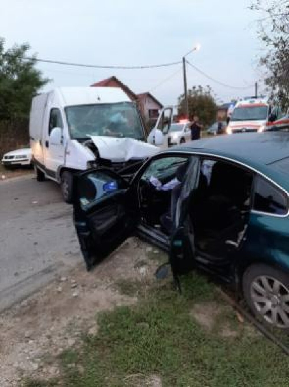 Accident cu 6 răniți, printre care și 4 copii, după o depășire neregulamentară în Lugoj - Imaginea 2