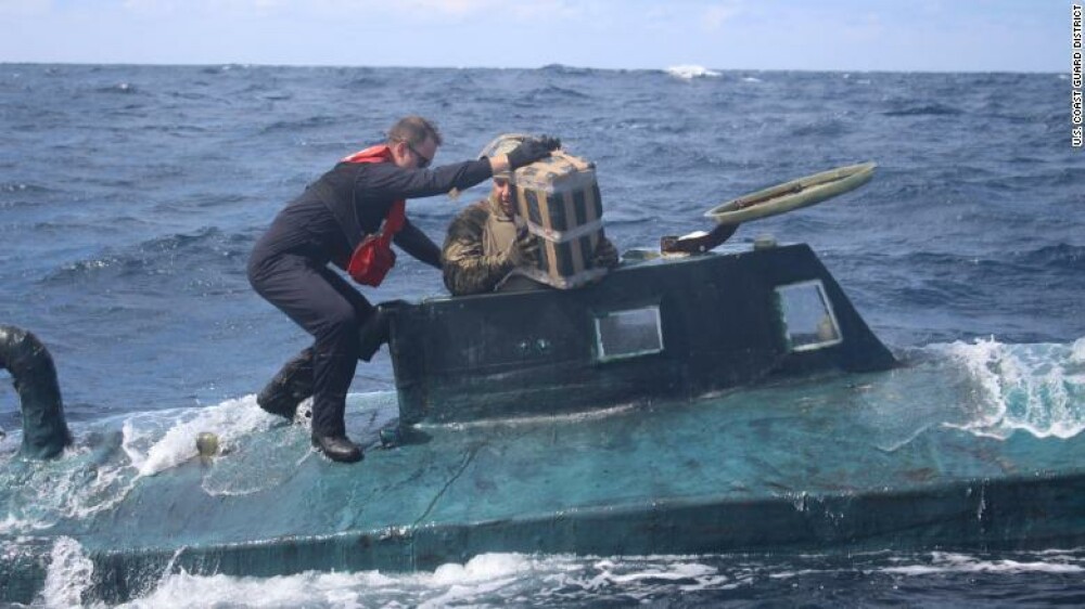 Cocaină de 165 de mil. €, găsită într-un submarin. De ce a aruncat Garda de Coastă 500 kg - Imaginea 1