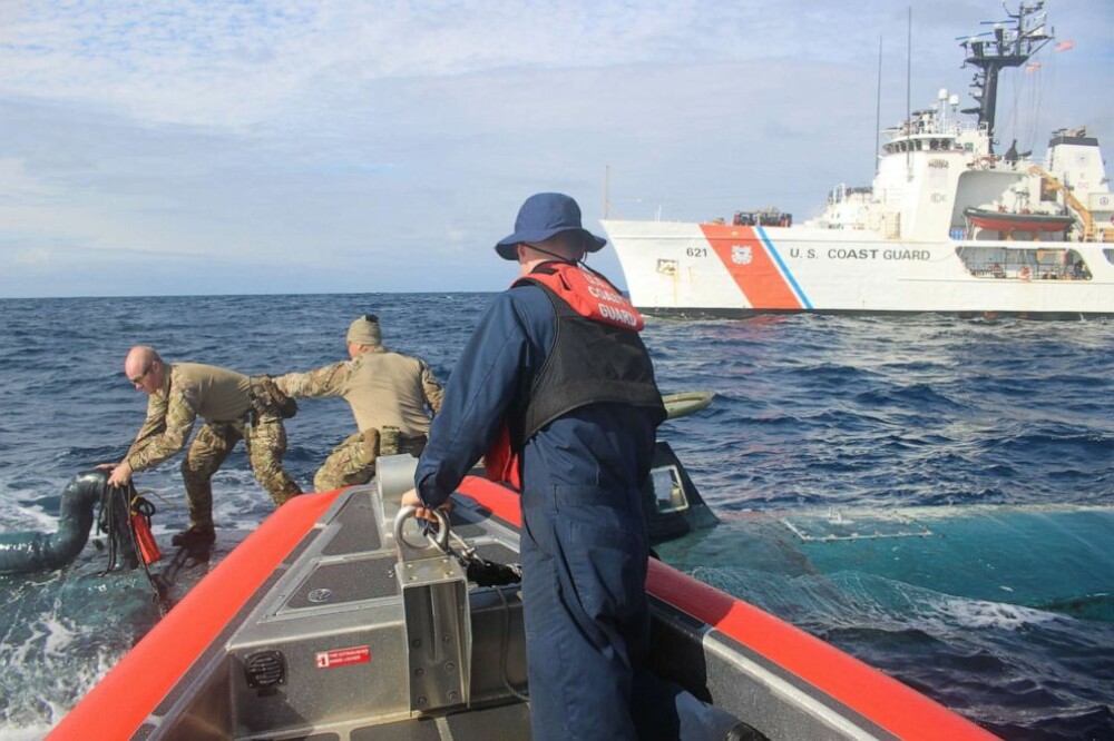Cocaină de 165 de mil. €, găsită într-un submarin. De ce a aruncat Garda de Coastă 500 kg - Imaginea 3
