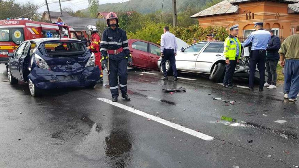 2 morți și 9 răniți în două accidente în care au fost implicate opt mașini, în Vâlcea - Imaginea 5