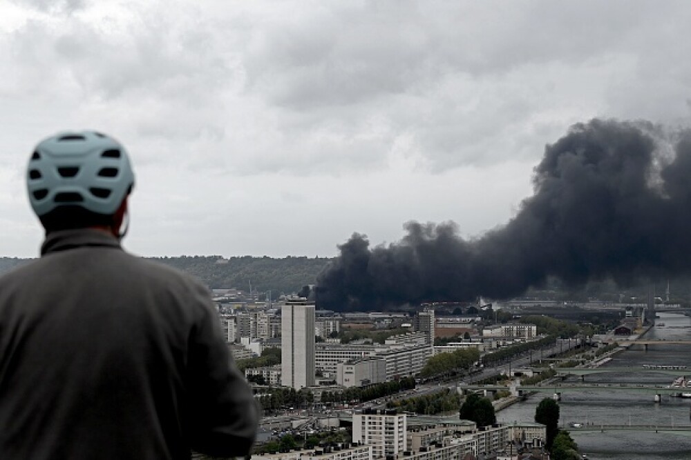 Incendiu uriaș la o uzină chimică în Franţa. Școli şi grădiniţe închise. Imagini apocaliptice - Imaginea 5