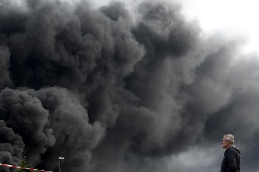 Incendiu uriaș la o uzină chimică în Franţa. Școli şi grădiniţe închise. Imagini apocaliptice - Imaginea 21