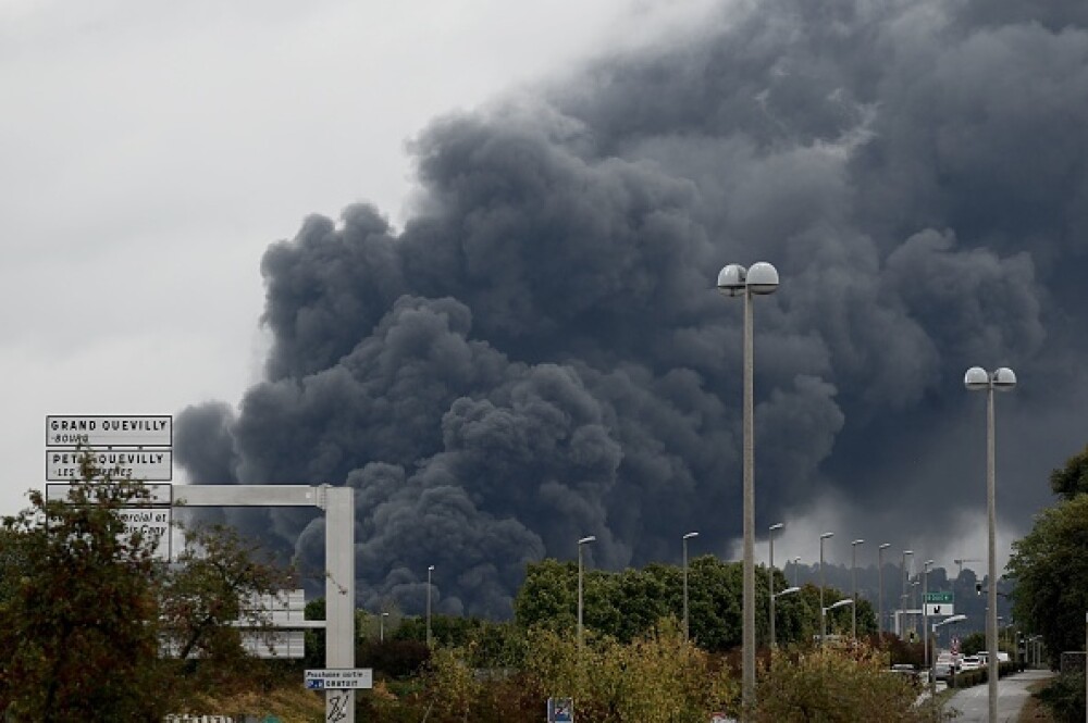 Incendiu uriaș la o uzină chimică în Franţa. Școli şi grădiniţe închise. Imagini apocaliptice - Imaginea 29