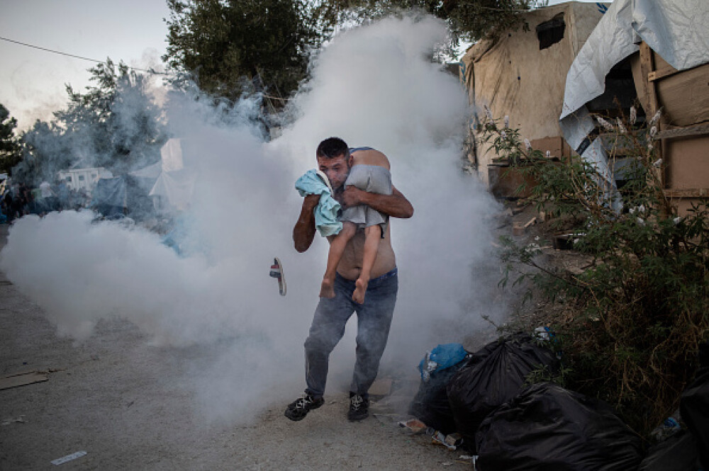 Revoltă și incendiu într-o tabără de refugiați din Grecia. Cel puțin doi morți. FOTO - Imaginea 9