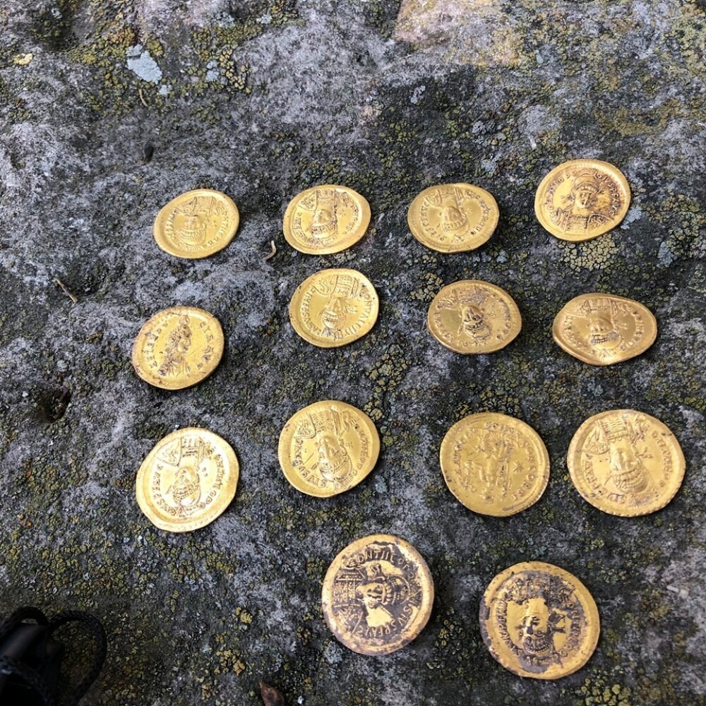 Zeci de monede din aur și bronz vechi de peste 1.500 de ani, descoperite în Bulgaria - Imaginea 4