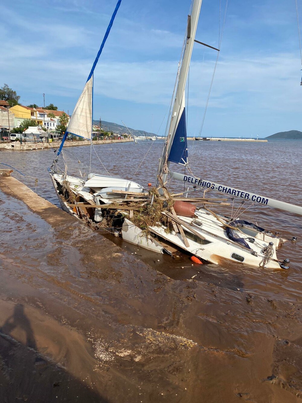 Insula Kefalonia, devastată de uraganul Ianos. Localnicii au rămas 2 zile fără apă și curent - Imaginea 4