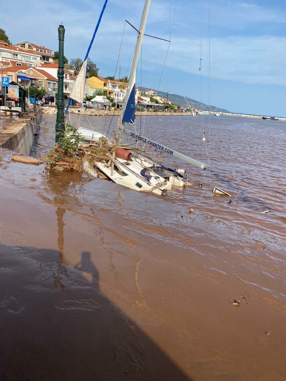 Insula Kefalonia, devastată de uraganul Ianos. Localnicii au rămas 2 zile fără apă și curent - Imaginea 2