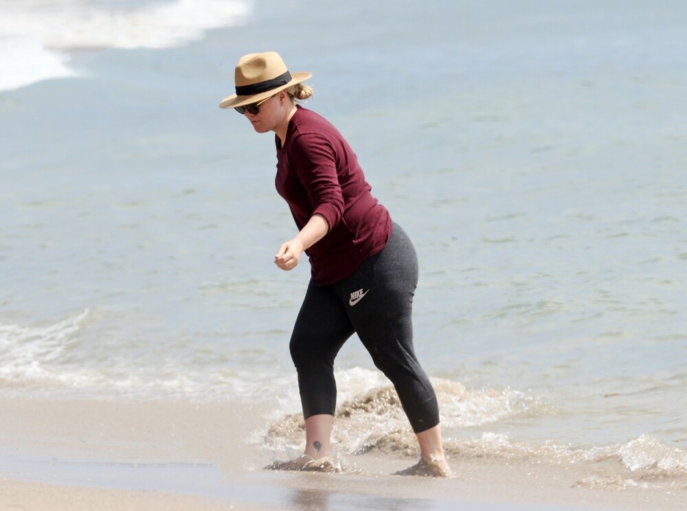 Cum arată Kelly Clarkson, idolul adolescenților, la 38 de ani. Vedeta a fost surprinsă în ipostaze inedite pe plajă. FOTO - Imaginea 3