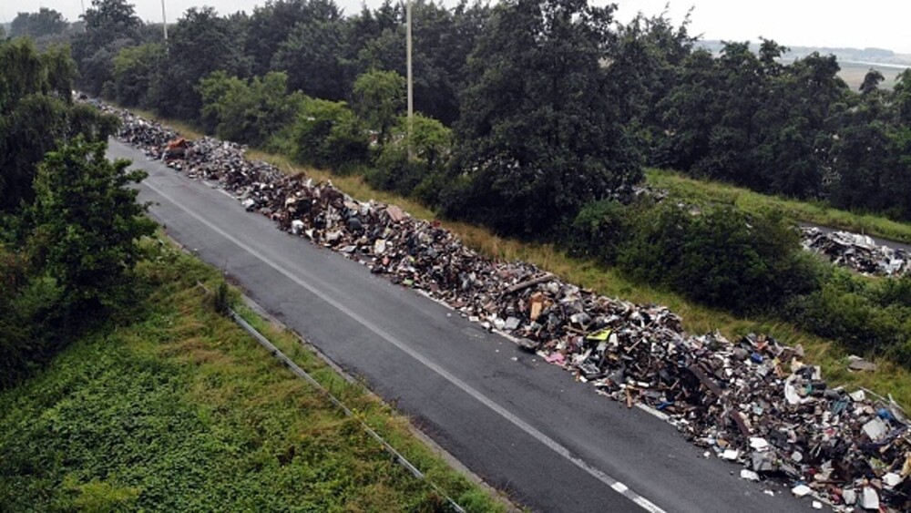 O autostradă din Belgia a fost transformată în groapă de gunoi după inundaţii. 38 de oameni au murit în 2 zile - Imaginea 1