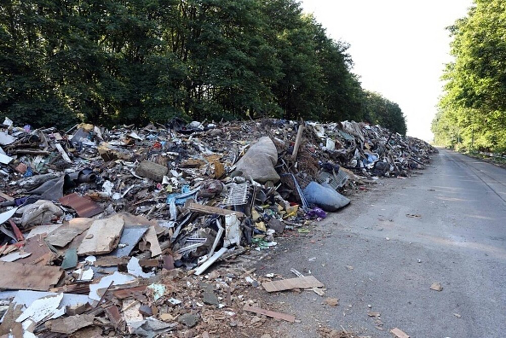 O autostradă din Belgia a fost transformată în groapă de gunoi după inundaţii. 38 de oameni au murit în 2 zile - Imaginea 2