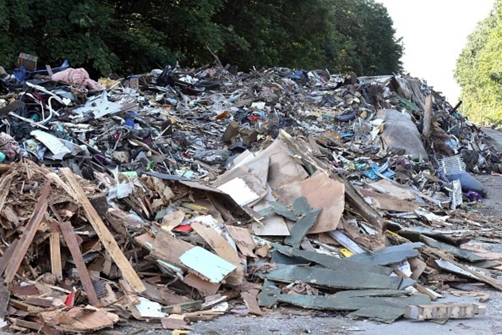 O autostradă din Belgia a fost transformată în groapă de gunoi după inundaţii. 38 de oameni au murit în 2 zile - Imaginea 8