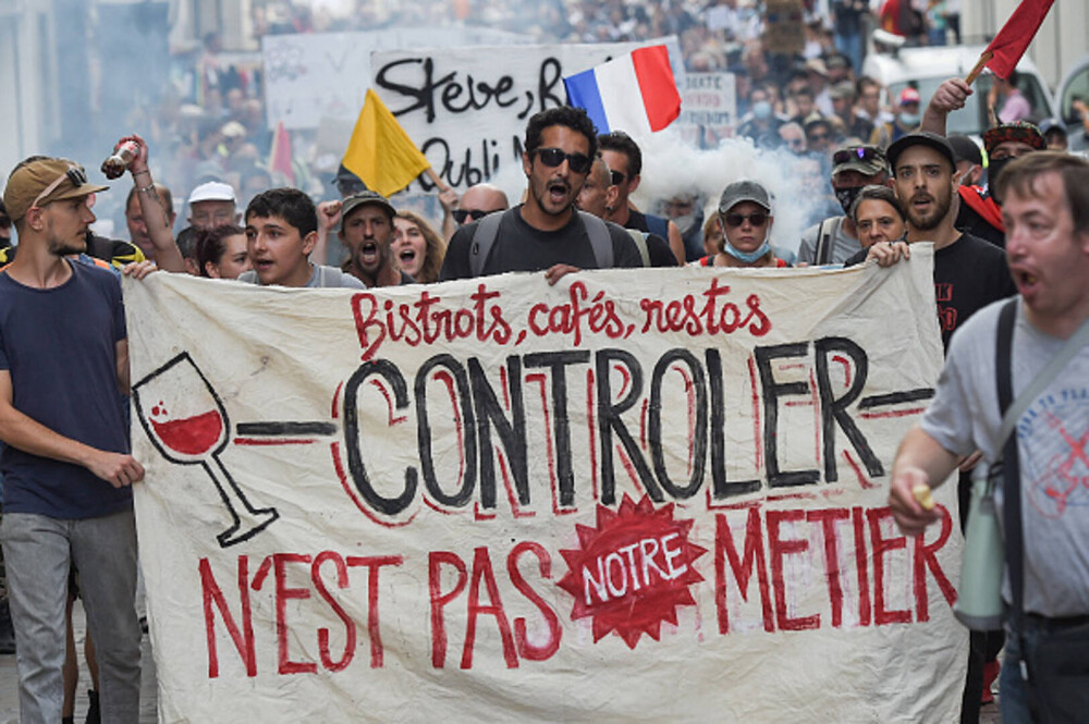 Proteste ample în Franța față de permisul sanitar. Manifestanții i-au numit „colaboratori” pe clienții din baruri - Imaginea 17