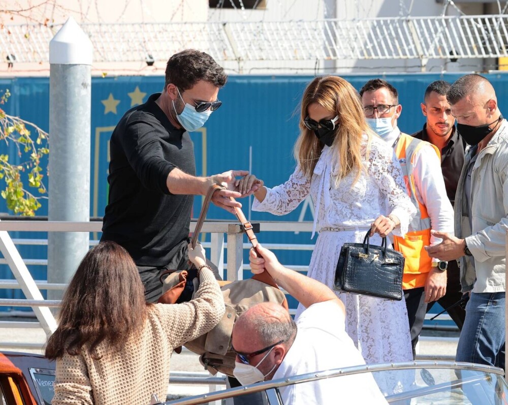 Ben Affleck şi Jennifer Lopez şi-au făcut apariţia împreună la Veneţia. GALERIE FOTO - Imaginea 1