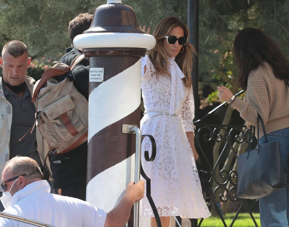 Ben Affleck şi Jennifer Lopez şi-au făcut apariţia împreună la Veneţia. GALERIE FOTO - Imaginea 4