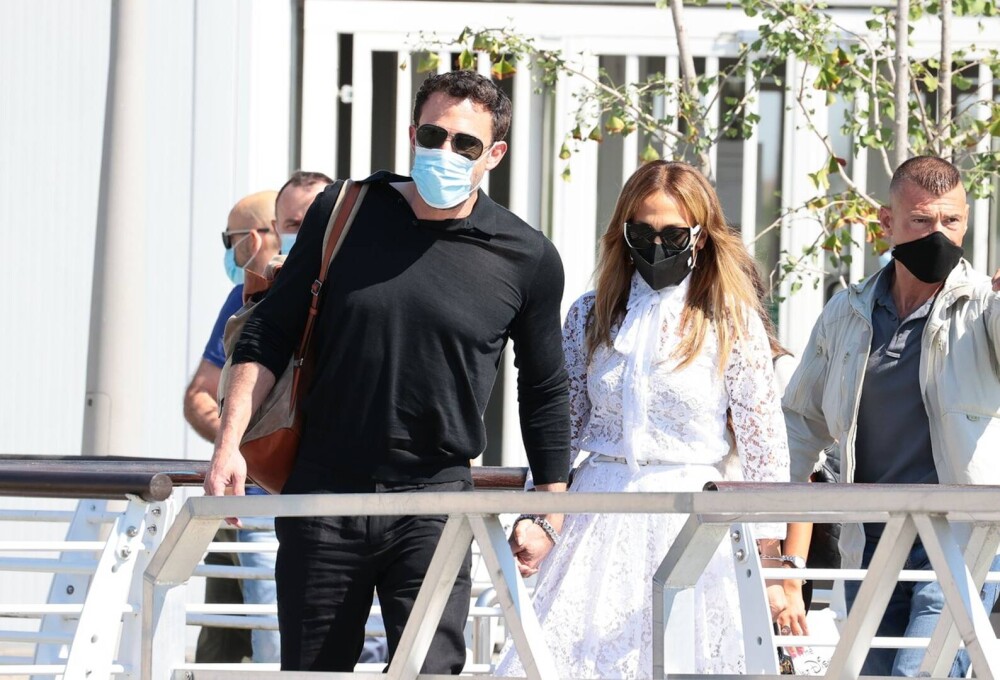 Ben Affleck şi Jennifer Lopez şi-au făcut apariţia împreună la Veneţia. GALERIE FOTO - Imaginea 5