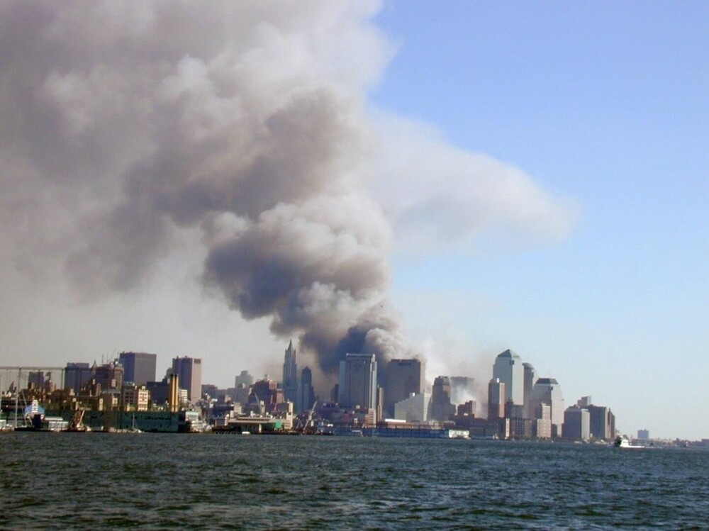 20 de ani de la producerea atentatelor de la 11 septembrie 2001, de la World Trade Center şi Pentagon. GALERIE FOTO - Imaginea 7